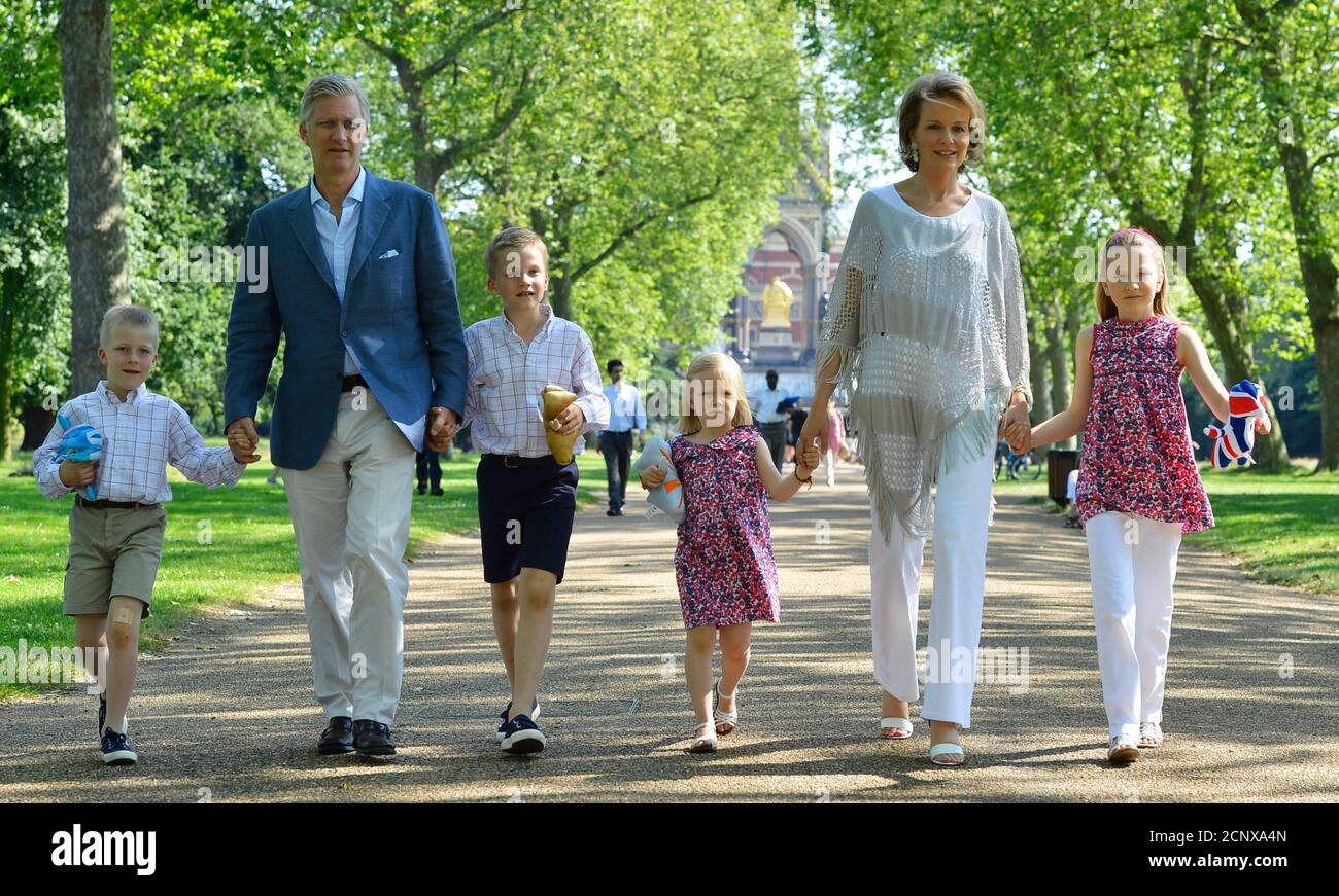 (L-R) Belgium's Prince Emmanuel, Crown Prince Philippe, Prince Gabriel, Princess Eleonore, Crown Princess Mathilde and Princess Elisabeth visit central London ahead of the London 2012 Olympic Games July 26, 2012. Picture taken on July 26, 2012.                REUTERS/Benoit Doppagne/Pool    (BRITAIN  - Tags: SPORT ROYALS POLITICS SPORT OLYMPICS) Stock Photo