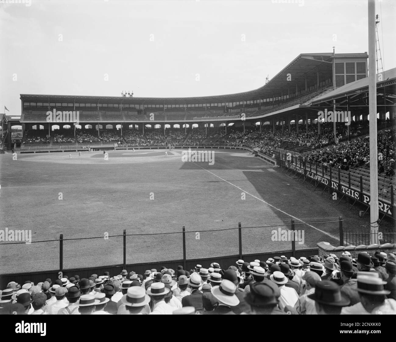 Cellular field chicago stadium hi-res stock photography and images - Alamy