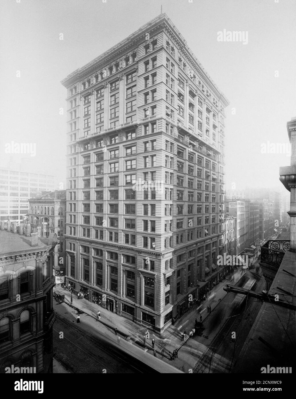 Exterior view of the Chicago Tribune building, located at South
