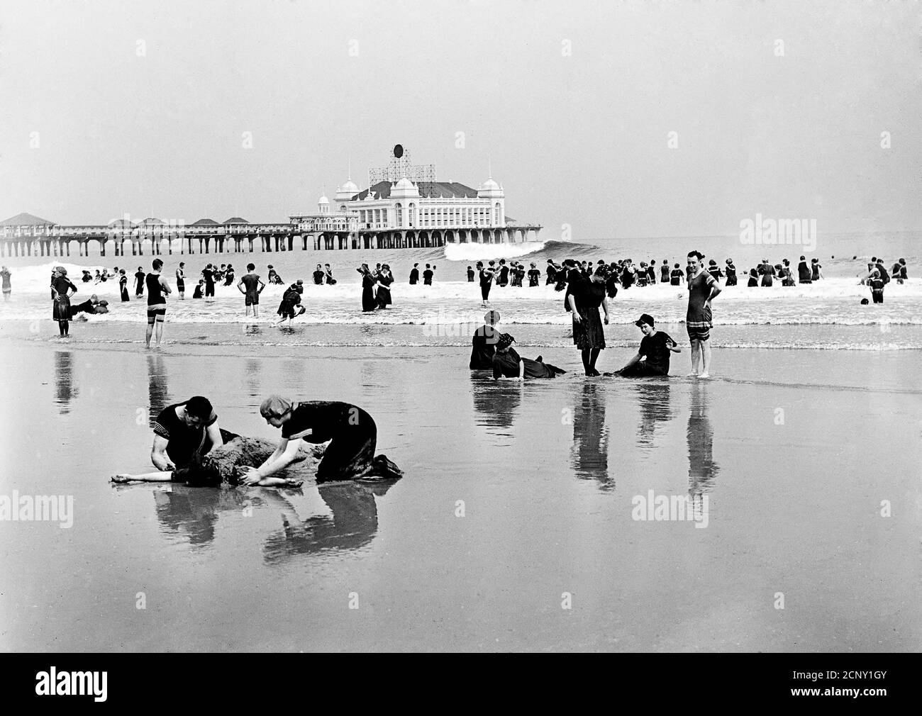 Beach scene (New Jersey) 1910 Stock Photo