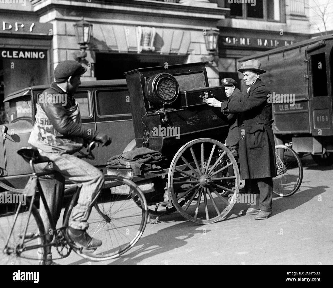 Barrel organ (street scene)USA 1920's Stock Photo