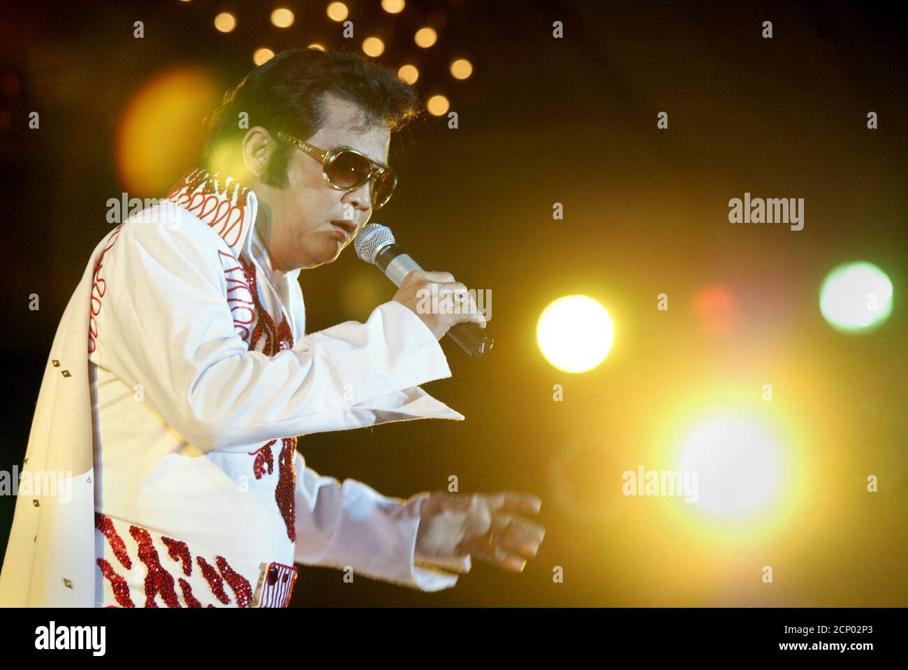 Thai Elvis Impersonator Jeerasak Pinsuwan Belts Out A Classic Elvis Tune During A Show In Bangkok August 16 02 Marking The 25th Anniversary Of The King Of Rock And Roll Music S Death