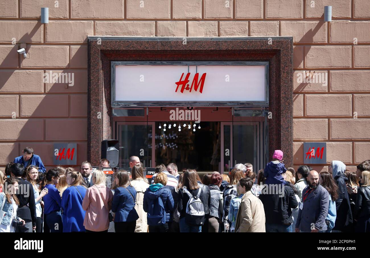 H&m logo hi-res stock photography and images - Page 15 - Alamy