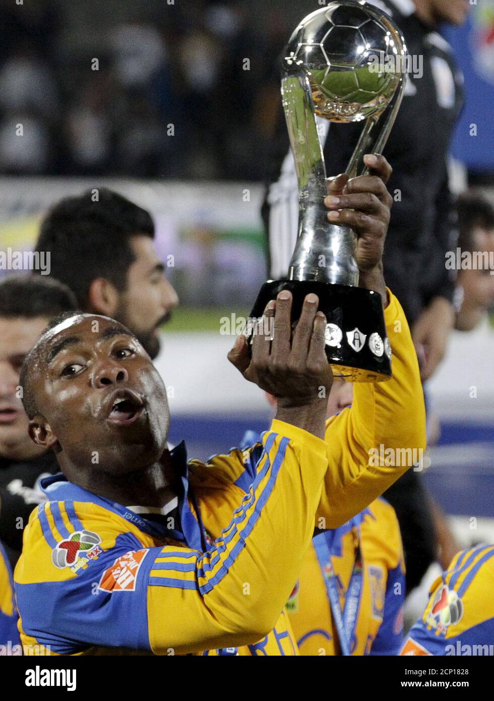 Football Soccer - Pumas v Tigres - The second leg of their Mexican first  division final soccer match - Olimpico Universitario stadium, in Mexico  City, Mexico - 13/12/15 Tigres's player Joffre Guerron (