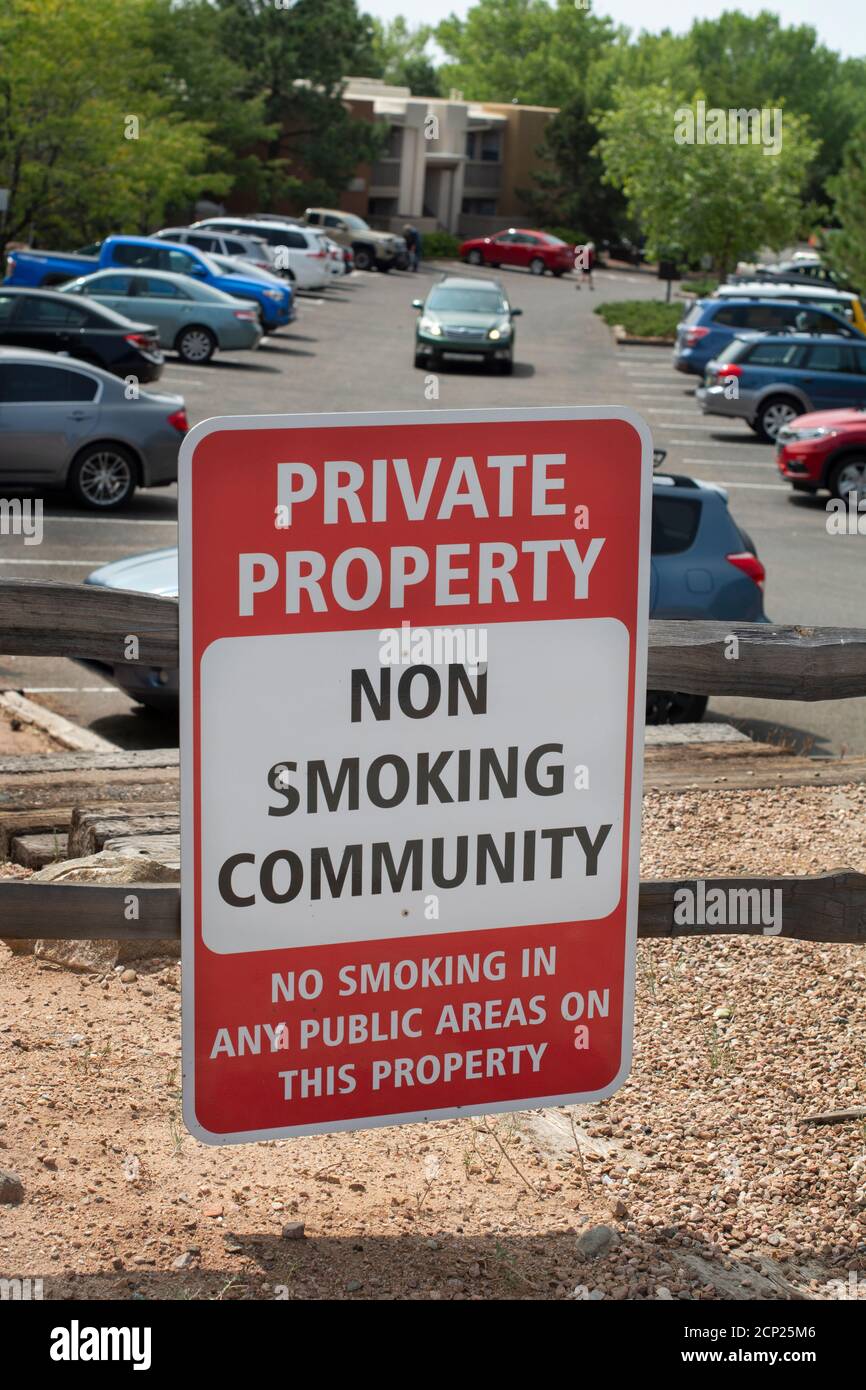 Smoke free sign hires stock photography and images Alamy