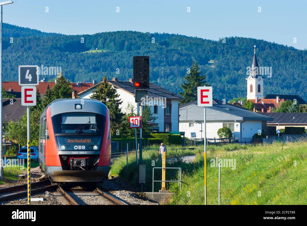 Lanzenkirchen, local train to Wiener Neustadt, church Lanzenkirchen in Wiener Alpen (Vienna Alps), Niederösterreich / Lower Austria, Austria Stock Photo
