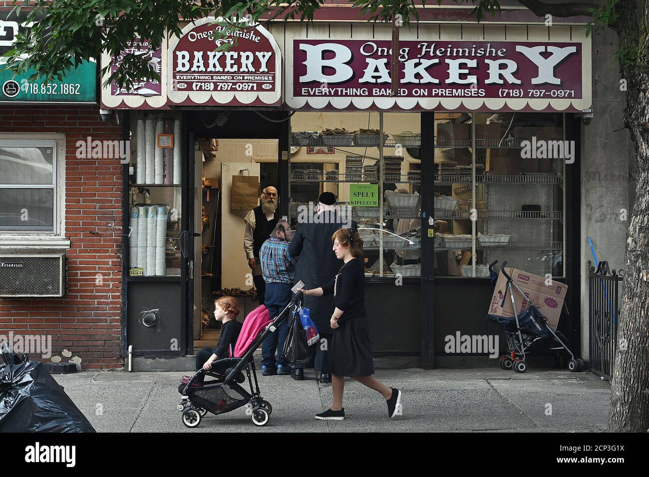Jewish woman praying food hires stock photography and images Alamy