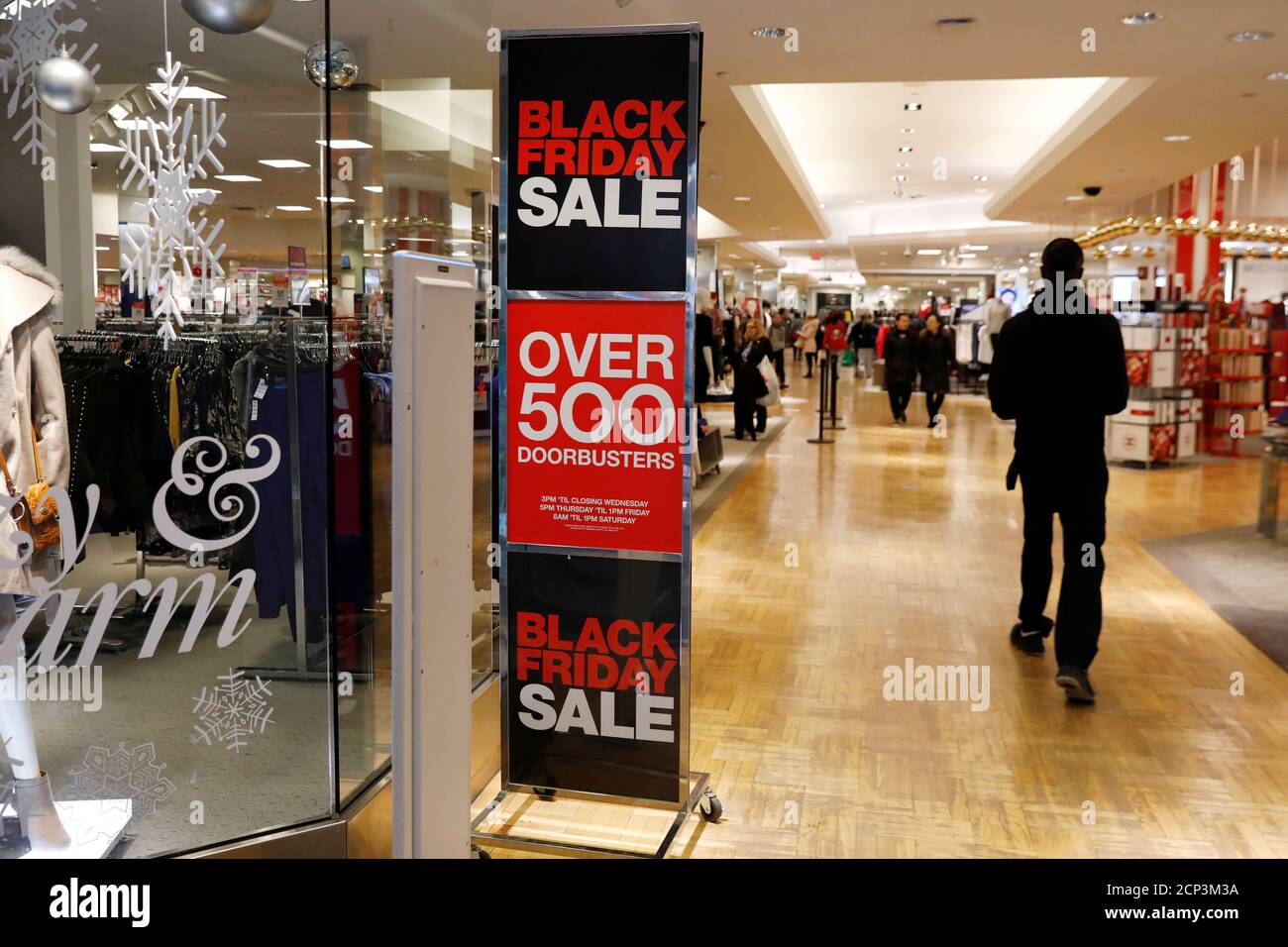Roosevelt Field Shopping Mall High Resolution Stock Photography And Images Alamy