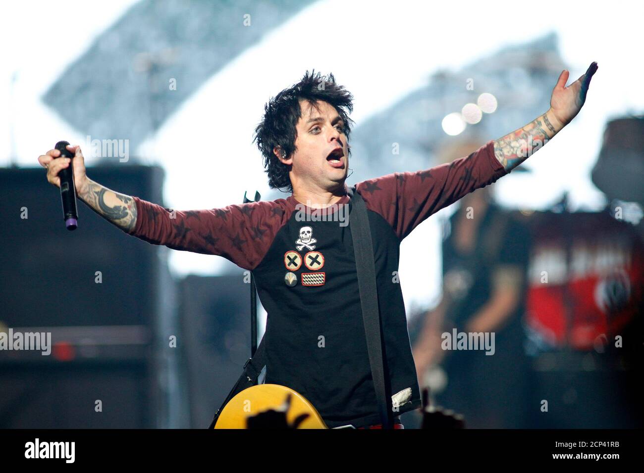 Lead vocalist and guitarist hires stock photography and images Alamy