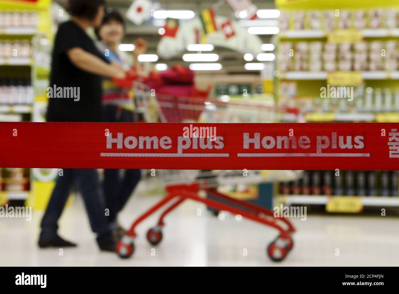 Women push their shopping carts at a Homeplus market in Seoul, South Korea,  August 24, 2015. British retailer Tesco has received three separate binding  bids for its South Korean unit Homeplus from
