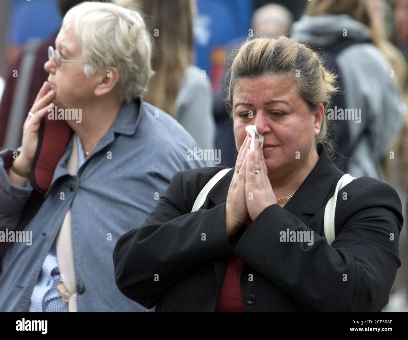 Swedish women cry infront of the hospital where Swedish Foreign Minister Anna Lindh died in Stockholm, September 11, 2003. Swedish Foreign Minister Lindh died in hospital on Thursday, a day after being stabbed by a mystery attacker, stunning a normally peaceful nation as it prepared for a crucial referendum on the euro. REUTERS/Alexander Demianchuk  AD Stock Photo