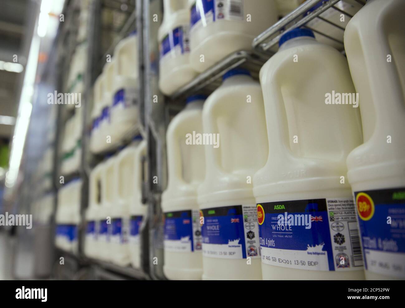 Cartons Milk In Supermarket High Resolution Stock Photography And Images Alamy Cartons Milk In Supermarket High Resolution Stock Photography And Images Alamy