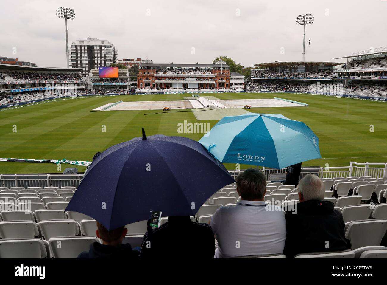 Page 3 Lords Cricket Spectators High Resolution Stock Photography And Images Alamy Page 3 Lords Cricket Spectators High Resolution Stock Photography And Images Alamy