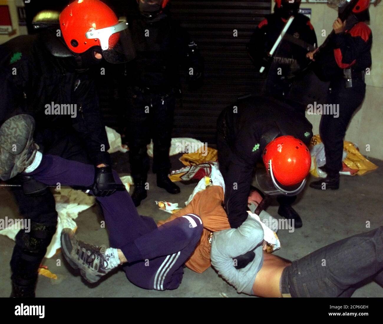 Members of Ertzanintza (The Basque Autonomous Police) arrest Batasuna's supporters outside the party's headquarters in San Sebastian August 27, 2002. Police breached human barricades and seized offices of the pro-independence Basque party Batasuna in three Basque cities on Tuesday, enforcing a Spanish judge's order to shut it down for its links to armed group ETA. REUTERS/Pablo Sanchez REUTERS  SP Stock Photo