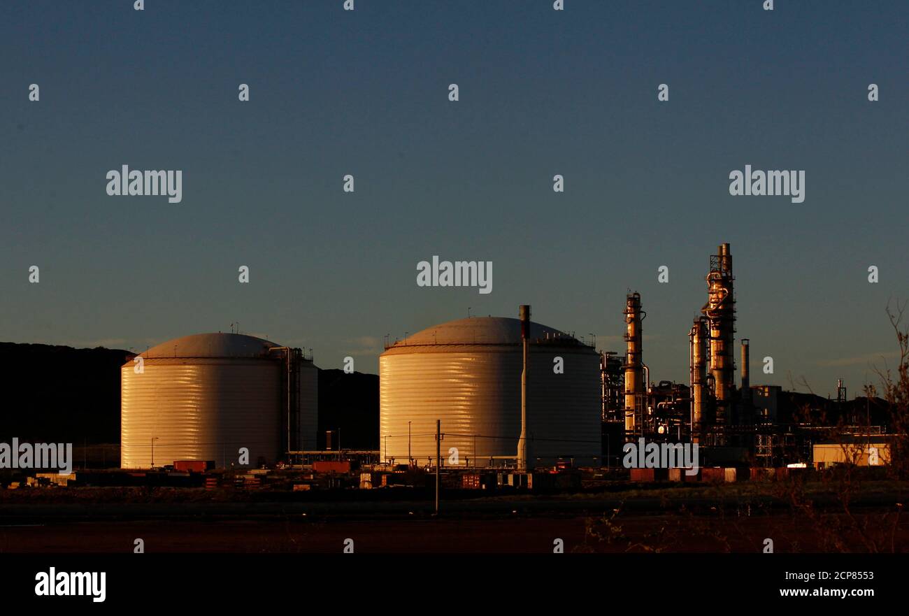 Australia gas plant hires stock photography and images Alamy