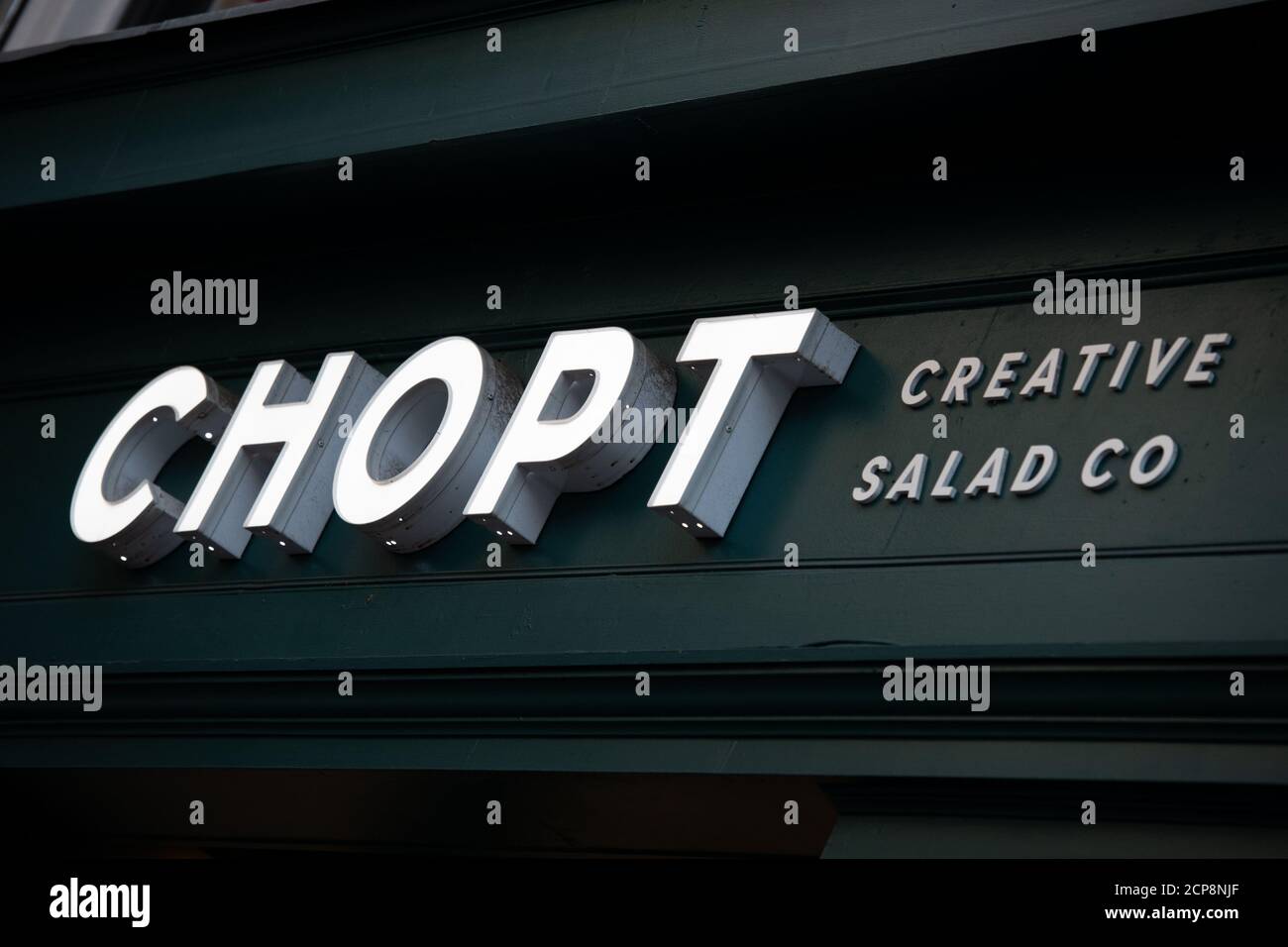 Washington, USA. 18th Sep, 2020. A general view of a Chopt logo on a storefront in Washington, DC, on September 18, 2020 amid the coronavirus pandemic. As Congress continues its deadlock and finger pointing over additional COVID-19 stimulus relief, Senate Majority Leader Mitch McConnell vowed to push a vote for a Supreme Court Nominee after the passing of Justice Ruth Bader Ginsburg earlier in the day. (Graeme Sloan/Sipa USA) Credit: Sipa USA/Alamy Live News Stock Photo