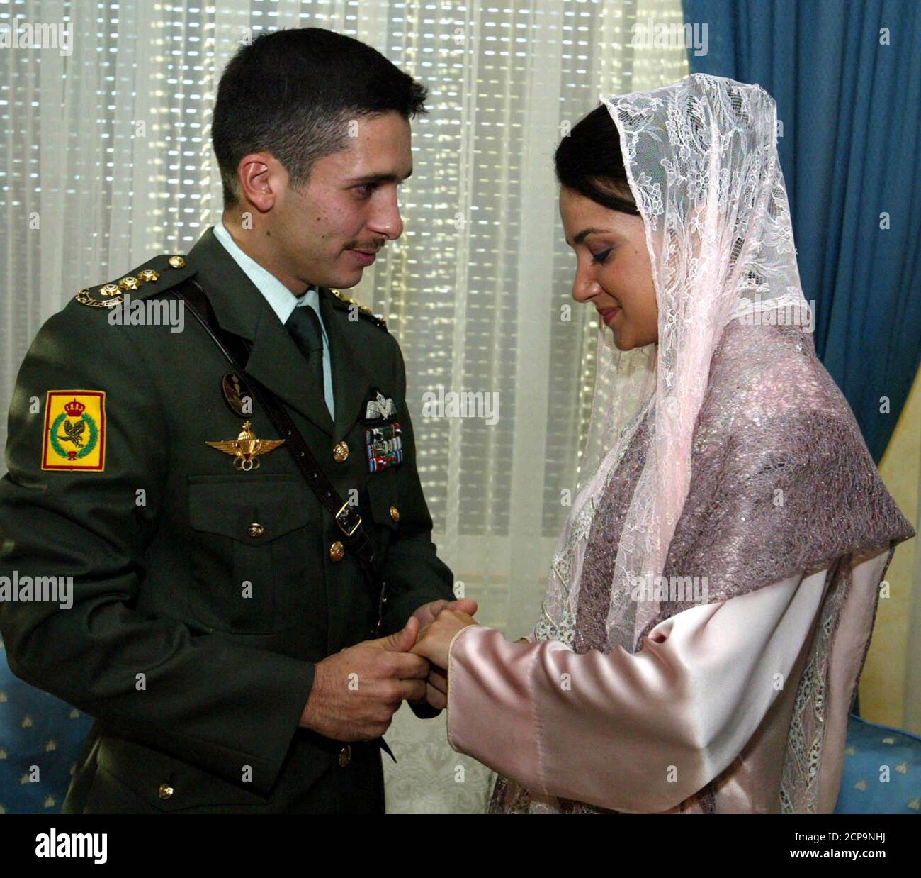 Jordans Crown Prince Hamzah And His Bride Princess Noor At The Royal Palace In Amman August 29