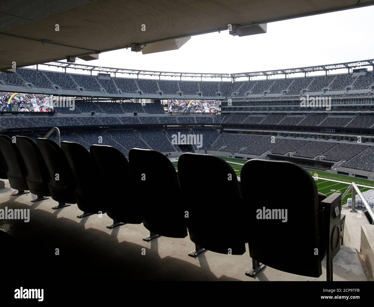 The New Meadowlands Stadium for the New York Jets and New York Giants football teams is seen in East Rutherford, New Jersey,December 8, 2009.  REUTERS/Shannon Stapleton  (UNITED STATES)  FOR RPA Stock Photo