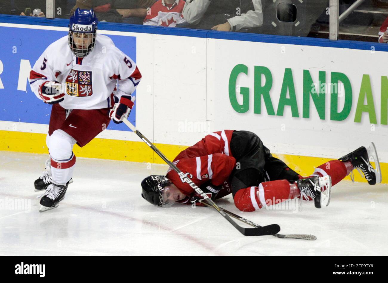 Canada's Erik Gudbranson (R) lies on the ice after being speared by Czech Republic's Martin Frk during the third period of their game at the IIHF World Junior Championships in Buffalo, New York December 28, 2010.     REUTERS/Brendan McDermid (UNITED STATES - Tags: SPORT ICE HOCKEY IMAGES OF THE DAY) Stock Photo