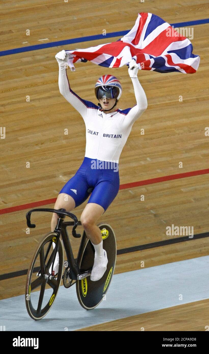 Track cycling race hi-res stock 