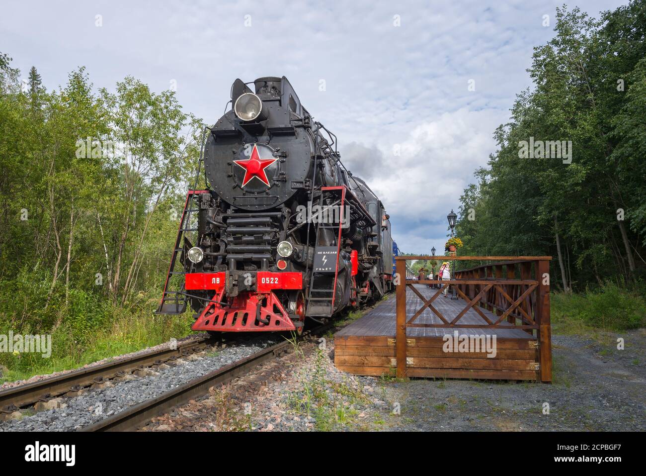 RUSKEALA, RUSSIA - AUGUST 15, 2020: Soviet steam locomotive LV-0522 and the Ruskealsky Express retro train at the apron of the Ruskeala Mountain Park Stock Photo