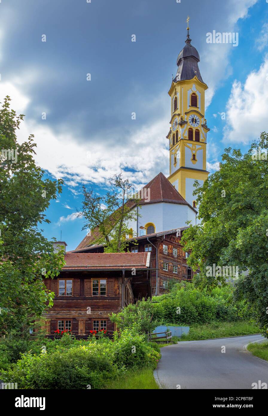Parish Church of St. Nicholas and old wooden farmhouses, Pfronten, Ostallgäu, Allgäu, Bavaria, Germany, Europe Stock Photo