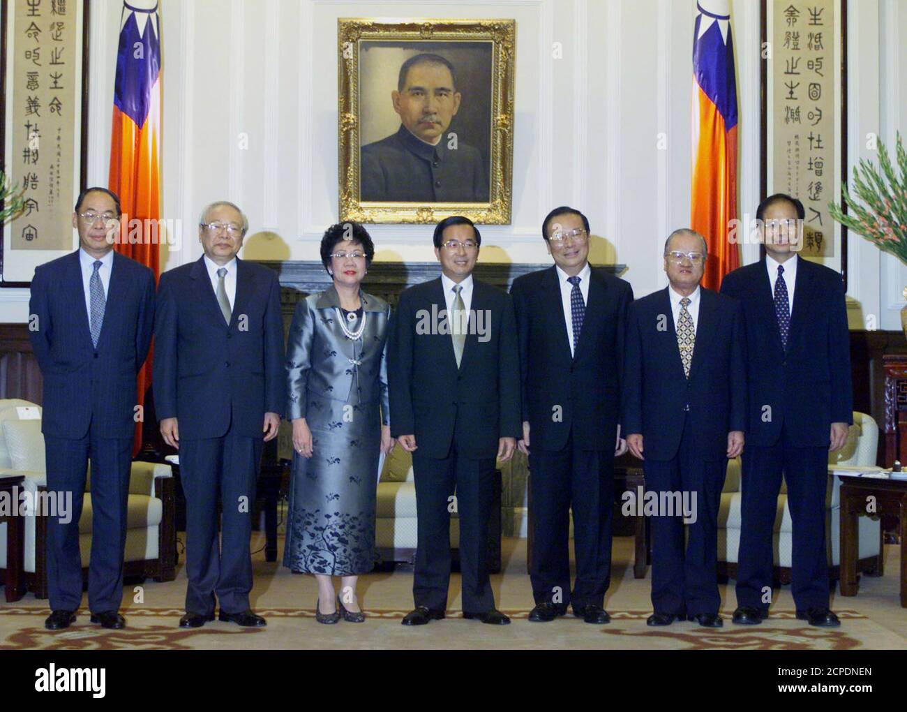 President Chen Shui-bian (C) poses before a meeting in Taipei's  Presidential Office on 30 October,2000, with the heads of the five branches  of government - executive, legislative, judicial, examination and the  island's