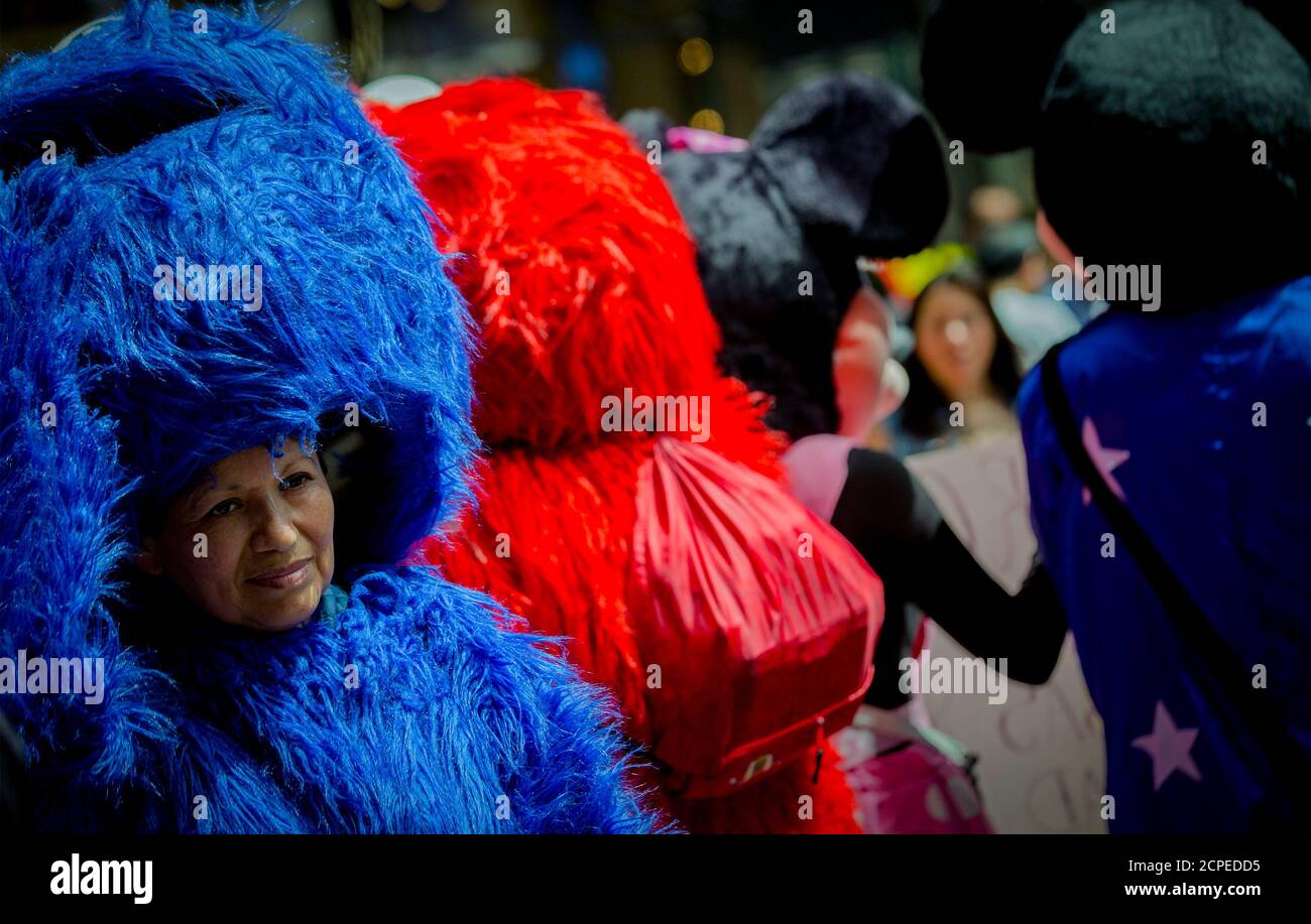 Cookie monster of sesame street hires stock photography and images Alamy