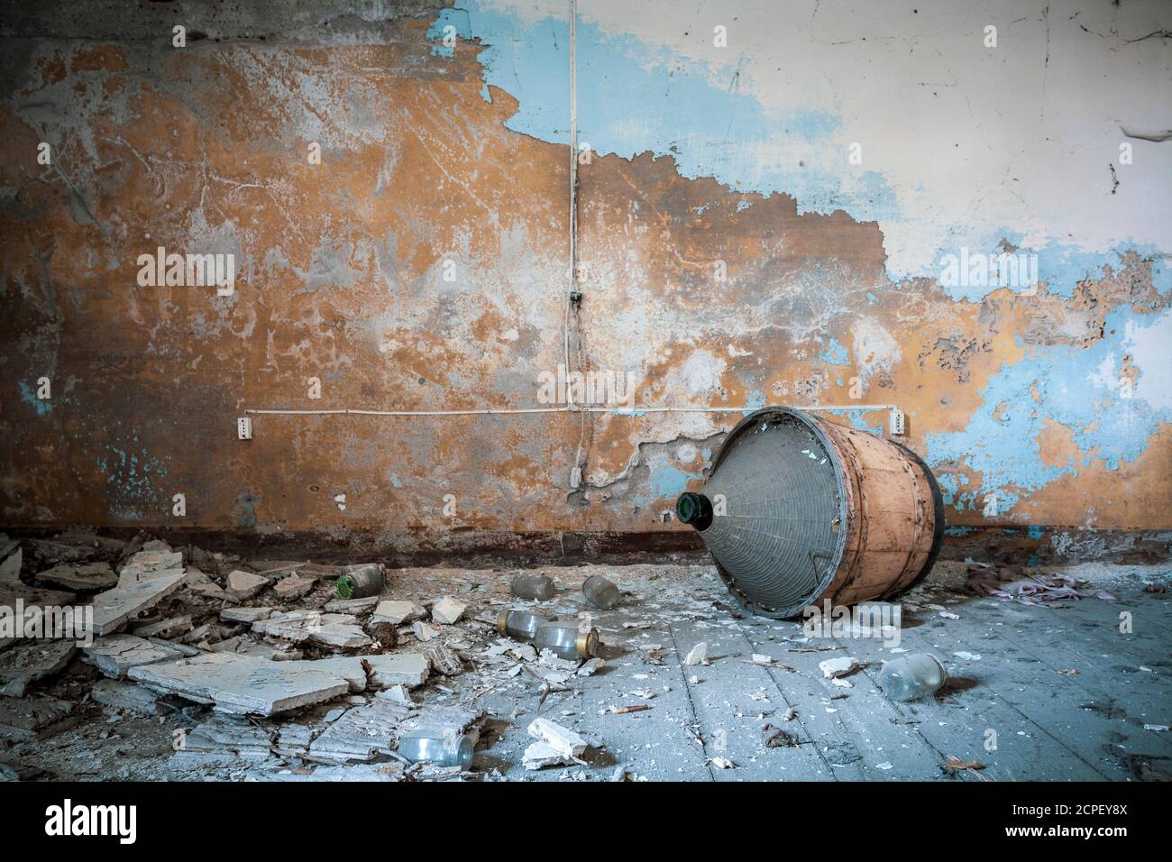 Old fashioned demijohn hi-res stock photography and images - Alamy