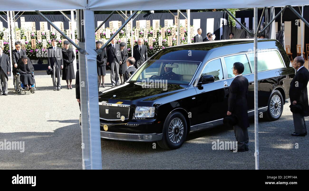 Mikasa pool hires stock photography and images Alamy