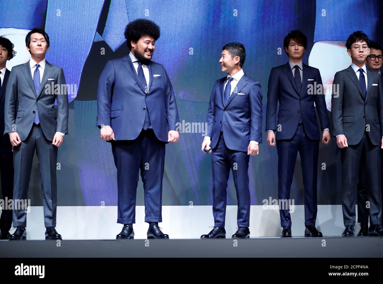 Yusaku Maezawa 3rd R The Chief Executive Of Zozo Which Operates Japan S Popular Fashion Shopping Site Zozotown And Is Officially Called Start Today Co Looks At His Employee Who Wears A Made To Measure