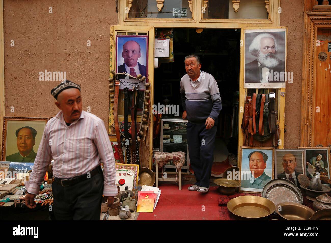 Portraits of China's late Chairman Mao Zedong, Soviet state founder Vladimir Lenin and German philosopher Karl Marx are displayed outside an antique shop in the old town in Kashgar, Xinjiang Uighur Autonomous Region, China, March 22, 2017.  REUTERS/Thomas Peter SEARCH "XINJIANG PETER" FOR THIS STORY. SEARCH "WIDER IMAGE" FOR ALL STORIES. Stock Photo