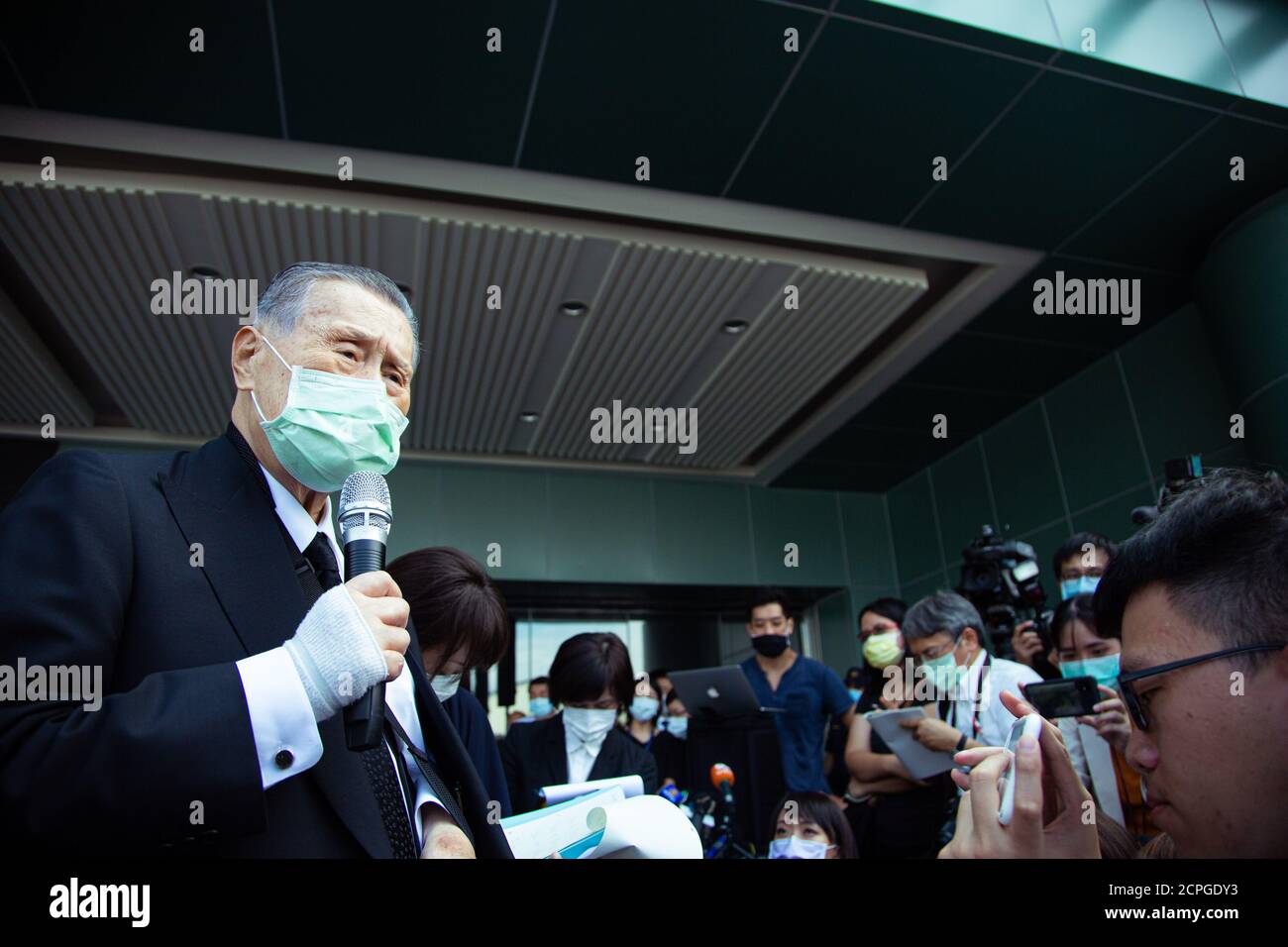 Taipei, Taiwan. 19th Sep, 2020. Japanese former Prime Minister, Yoshiro Mori speaks while wearing a face mask during the press conference.Japanese former PM Yoshiro Mori answers questions from journalists at Taipei Songshan Airport before leaving Taiwan. Credit: SOPA Images Limited/Alamy Live News Stock Photo