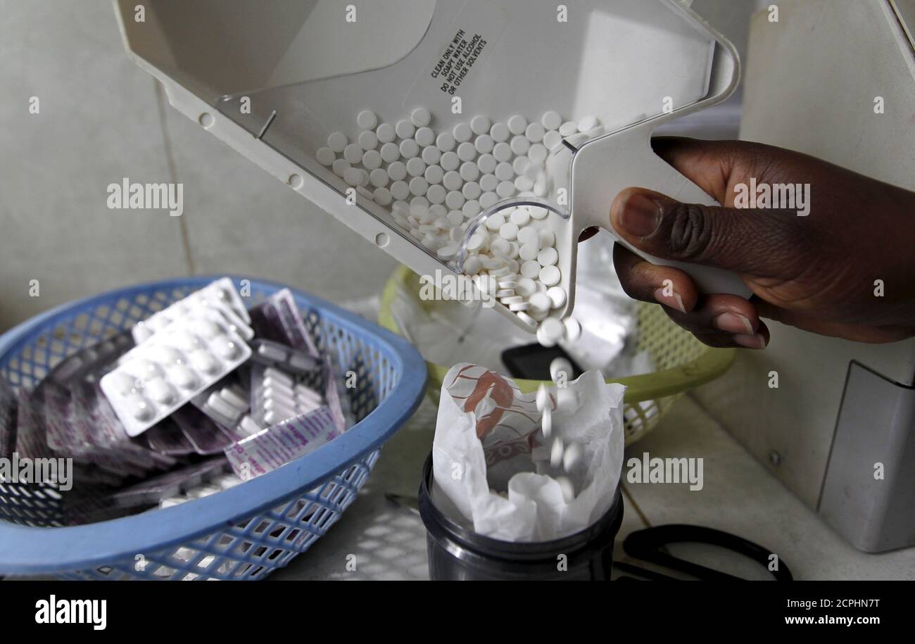 Ruth Munyao, a pharmacist, dispenses anti-retroviral (ARV) drugs at the Mater Hospital in Kenya's capital Nairobi, September 10, 2015. Most of the 3,000 patients at Mater Hospital's Comprehensive Care Clinic, dedicated to HIV/AIDS treatment, come from nearby shanty towns. In Kenya, HIV prevalence among adults has almost halved since the mid-1990s to 5.3 percent in 2014, according to UNAIDS. Yet HIV/AIDS remains the leading cause of death in Kenya, responsible for nearly three in 10 deaths in the east African country, where 1.6 million Kenyans are infected, government data in 2014 shows. Pictur Stock Photo