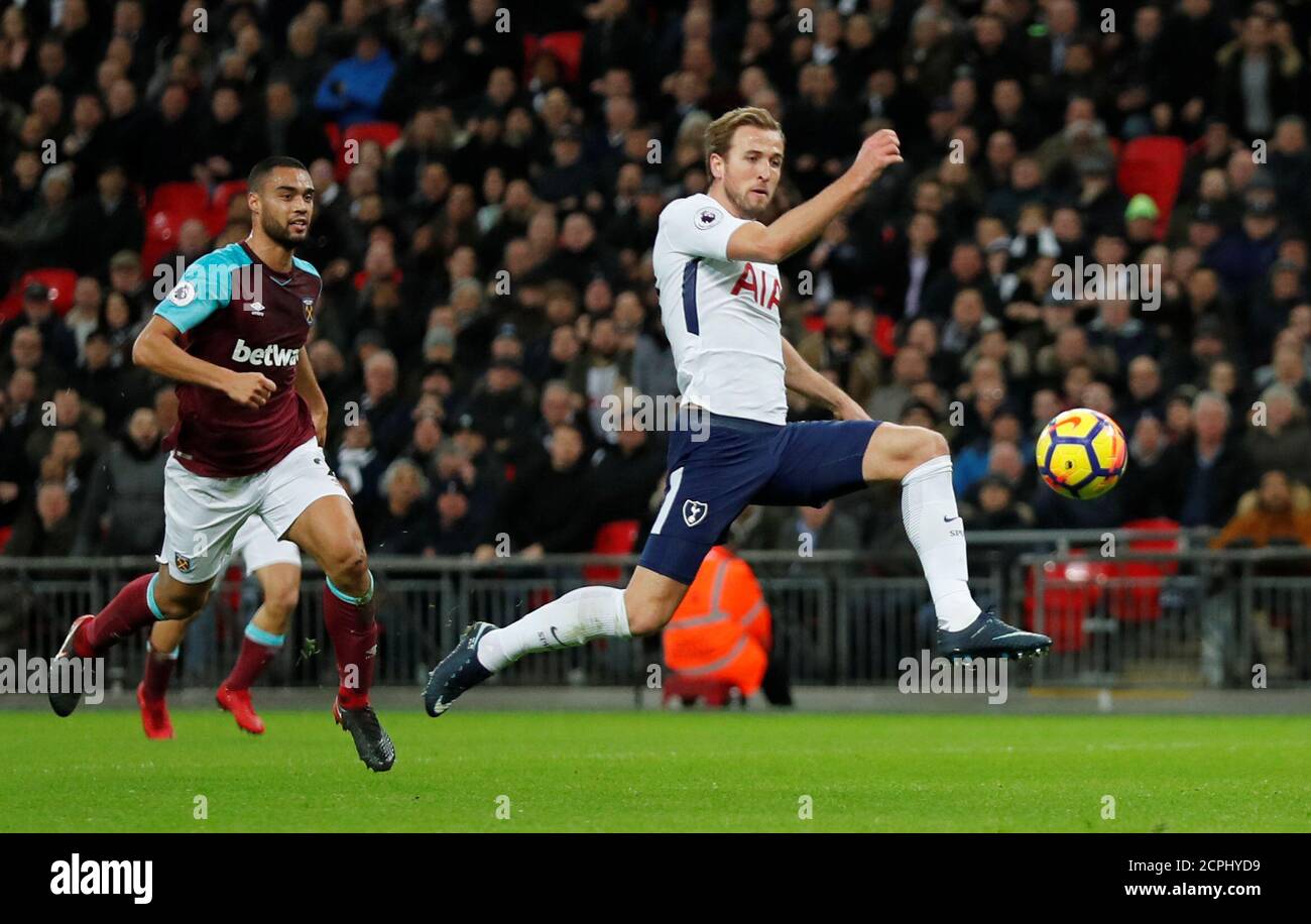 Soccer Football - Premier League - Tottenham Hotspur vs West Ham United - Wembley Stadium, London, Britain - January 4, 2018   Tottenham's Harry Kane stretches for the ball as West Ham United's Winston Reid looks on   REUTERS/Eddie Keogh    EDITORIAL USE ONLY. No use with unauthorized audio, video, data, fixture lists, club/league logos or 'live' services. Online in-match use limited to 75 images, no video emulation. No use in betting, games or single club/league/player publications.  Please contact your account representative for further details. Stock Photo