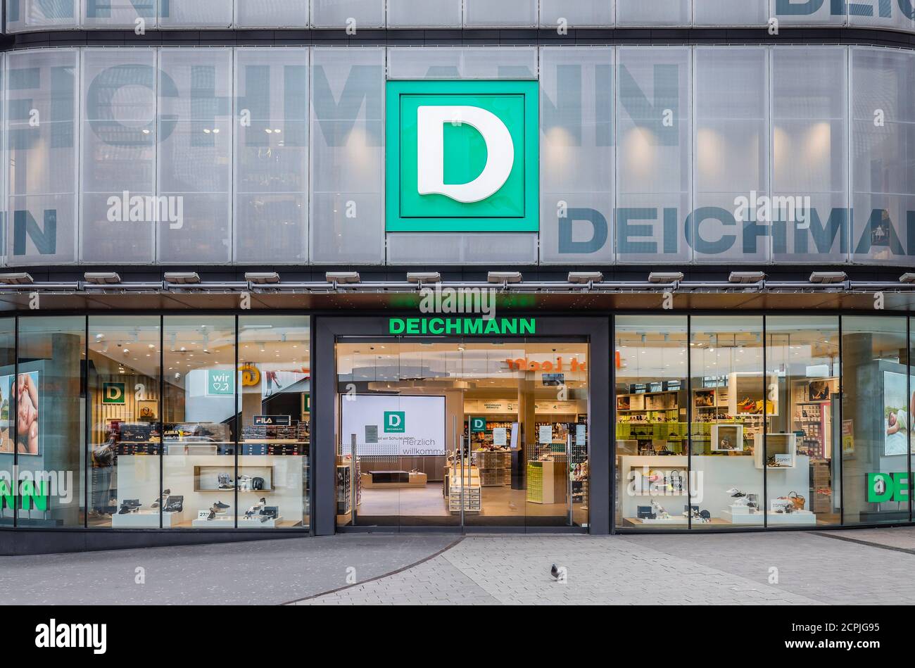 ubehageligt lys pære Forord Deichmann Shops High Resolution Stock Photography and Images - Alamy