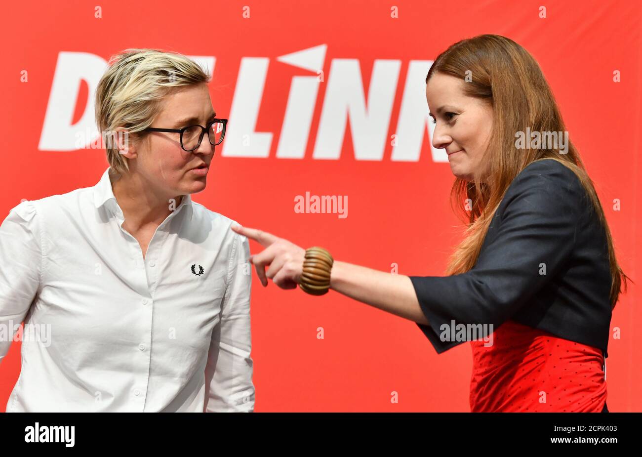 19 September 2020, Thuringia, Sömmerda: Susanne Hennig-Wellsow (l), state chairwoman of Die Linke Thüringen, and Janine Wissler, deputy party chairwoman of Die Linke at the federal level, stand side by side at the state party conference of Die Linke Thüringen. The state party conference will deal with concepts of the governing party for Thuringia as well as the candidacy of the state chairperson Hennig-Wellsow for the federal chairmanship. Photo: Frank May/dpa Stock Photo