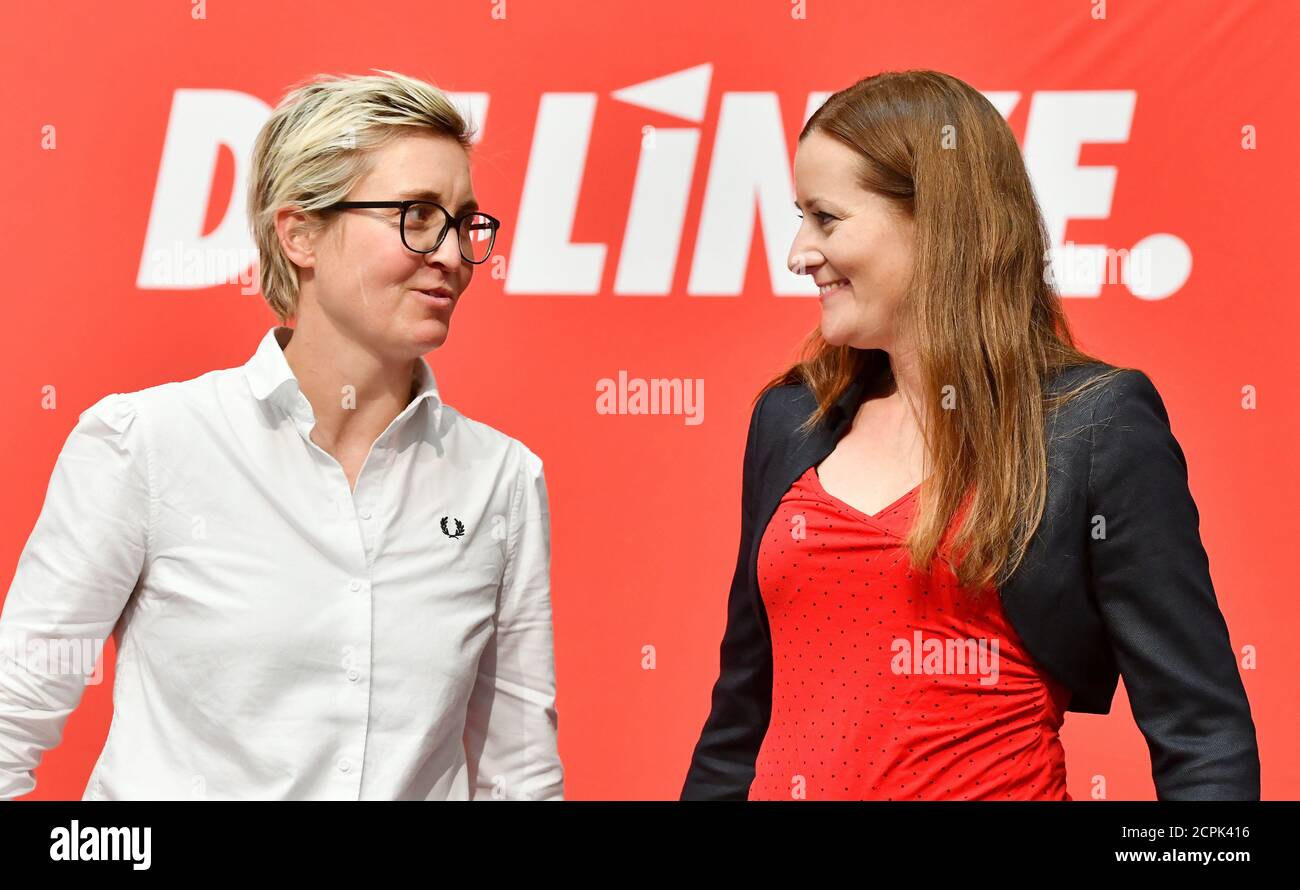 19 September 2020, Thuringia, Sömmerda: Susanne Hennig-Wellsow (l), state chairwoman of Die Linke Thüringen, and Janine Wissler, deputy party chairwoman of Die Linke at the federal level, stand side by side at the state party conference of Die Linke Thüringen. The state party conference will deal with concepts of the governing party for Thuringia as well as the candidacy of the state chairperson Hennig-Wellsow for the federal chairmanship. Photo: Frank May/dpa Stock Photo