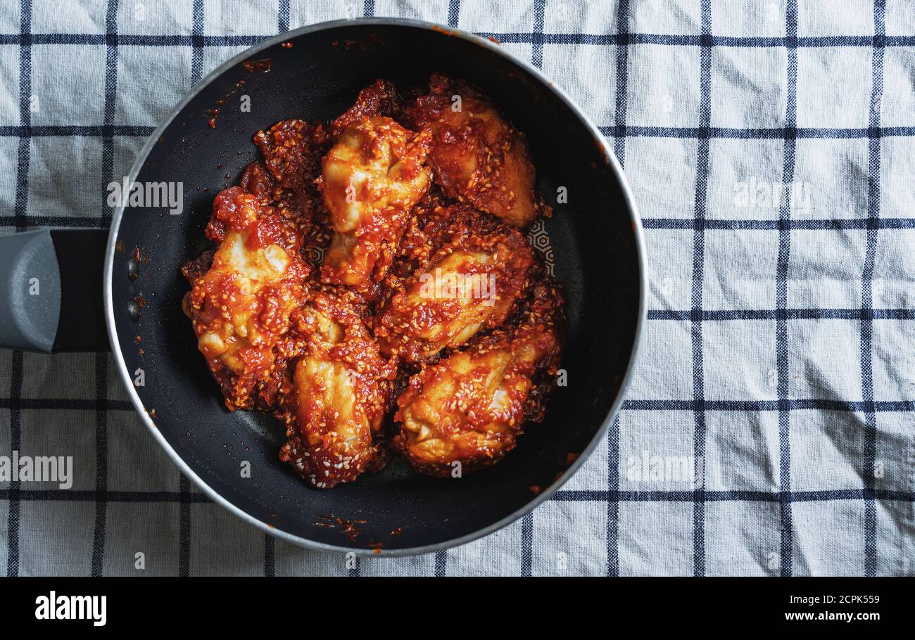 Spicy fried chicken, Korean style, in frying pan Stock Photo Alamy