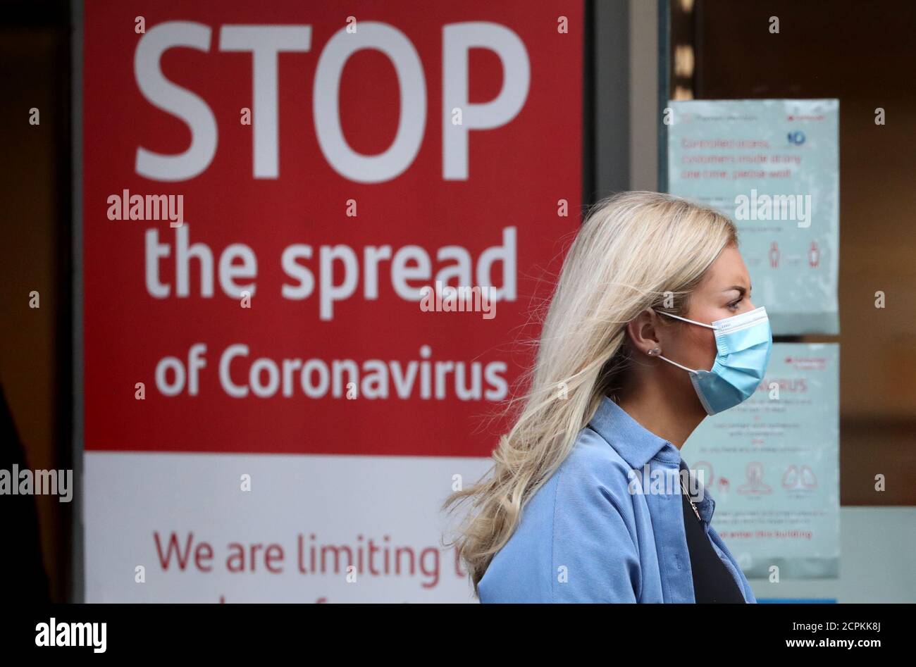 Wearing face mask walks sign in shop window in glasgow hires stock photography and images Alamy