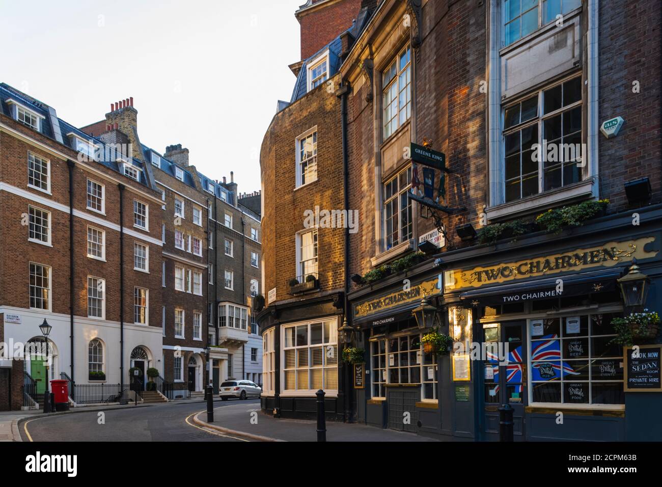 England, London, Westminster, St.James's, Old Queen Street and The Two Chairmen Pub Stock Photo