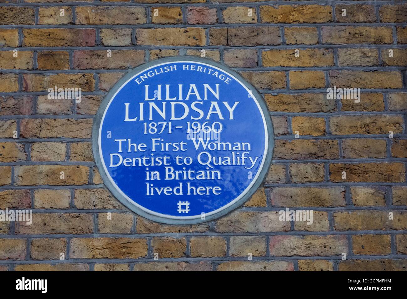 England, London, Westminster, Bloomsbury, Russel Square, Blue Plaque on Former Home of Lilian Lindsay the First Woman Dentist to Qualify in Britian Stock Photo