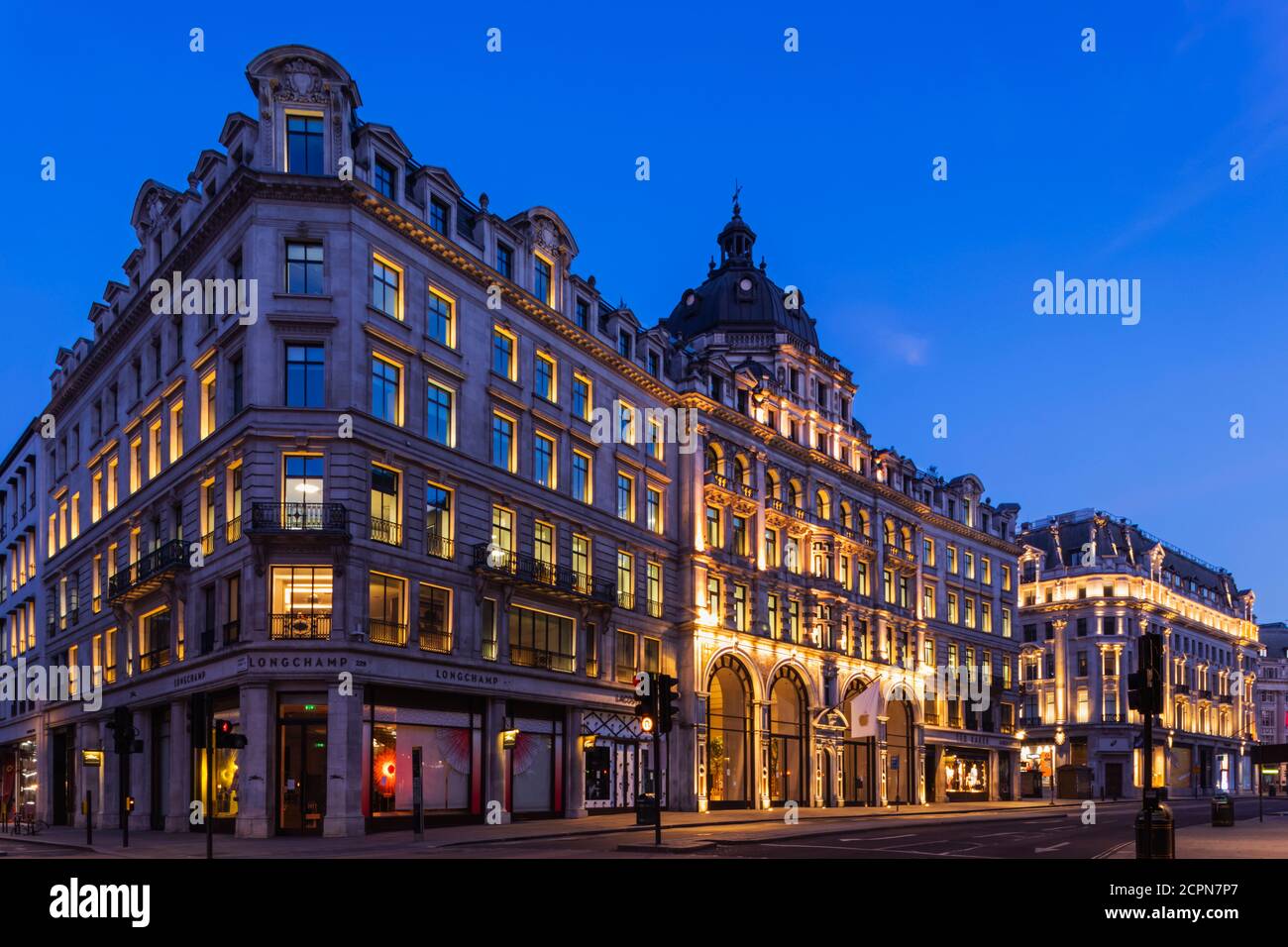 The street at night hi-res stock photography and images - Alamy