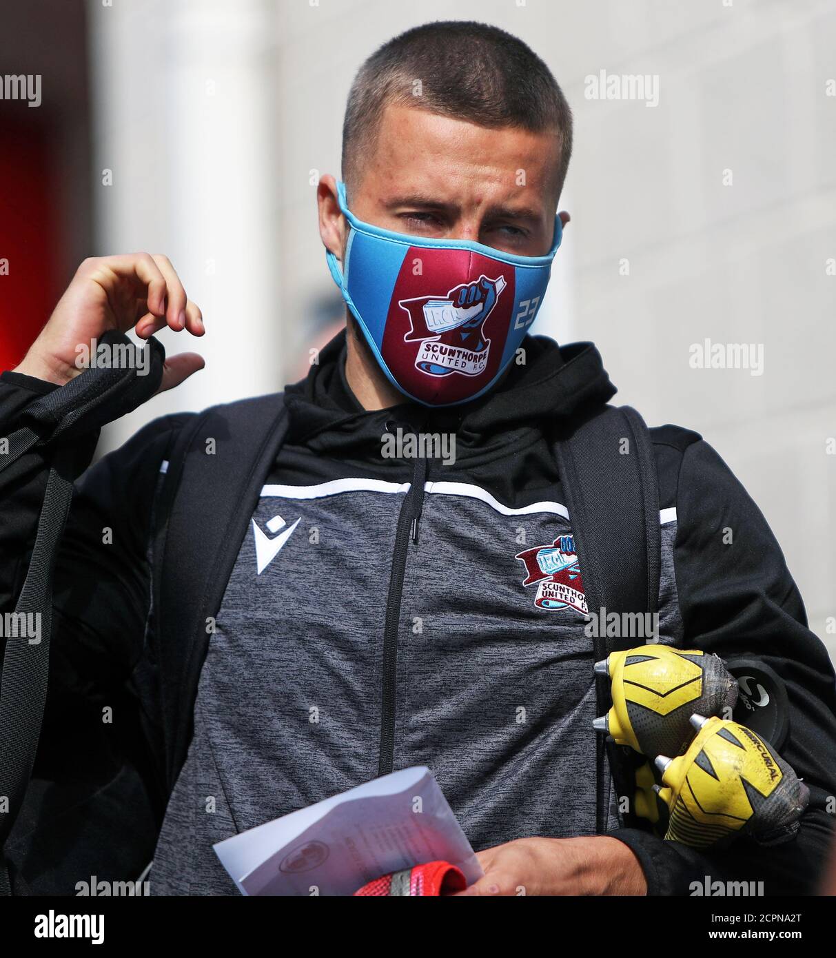 Scunthorpe United’s Frank Vincent arrives wearing a protective mask before the Sky Bet League Two match at the People's Pension Stadium, Crawley. Stock Photo