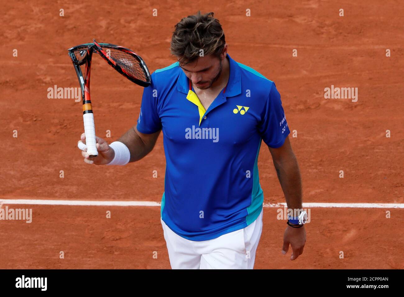 Tennis - French Open - Roland Garros, Paris, France - June 11, 2017  Switzerland's Stan Wawrinka with a broken tennis racket during the final  against Spain's Rafael Nadal Reuters / Gonzalo Fuentes Stock Photo - Alamy