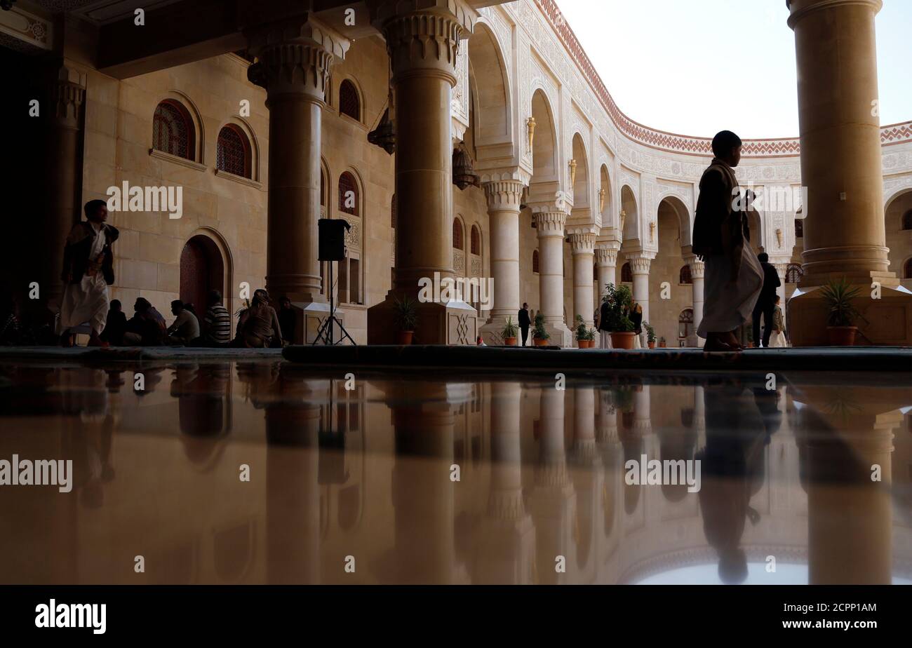 Sanaa, Yemen. 19th Sep, 2020. People are seen at the yard of Al Saleh Mosque in Sanaa, Yemen, Sept. 19, 2020. Credit: Mohammed Mohammed/Xinhua/Alamy Live News Stock Photo