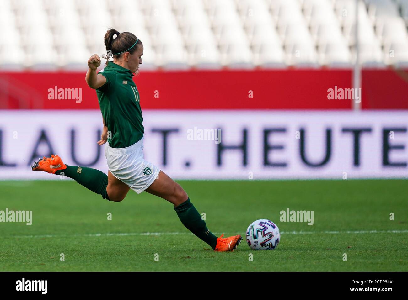 Essen, Germany. 19th Sep, 2020. Captain Katie McCabe (#11 Ireland) free kick during the UEFA Women's European Championship Qualification match between Germany and Republic of Ireland. Daniela Porcelli/SPP Credit: SPP Sport Press Photo. /Alamy Live News Stock Photo
