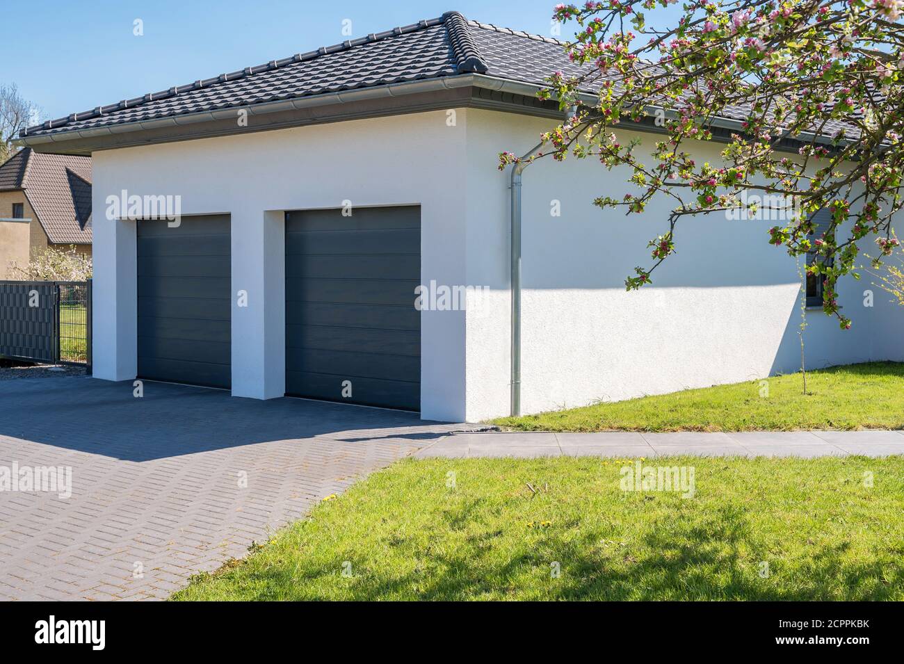 Double Car Garage High Resolution Stock Photography And Images Alamy