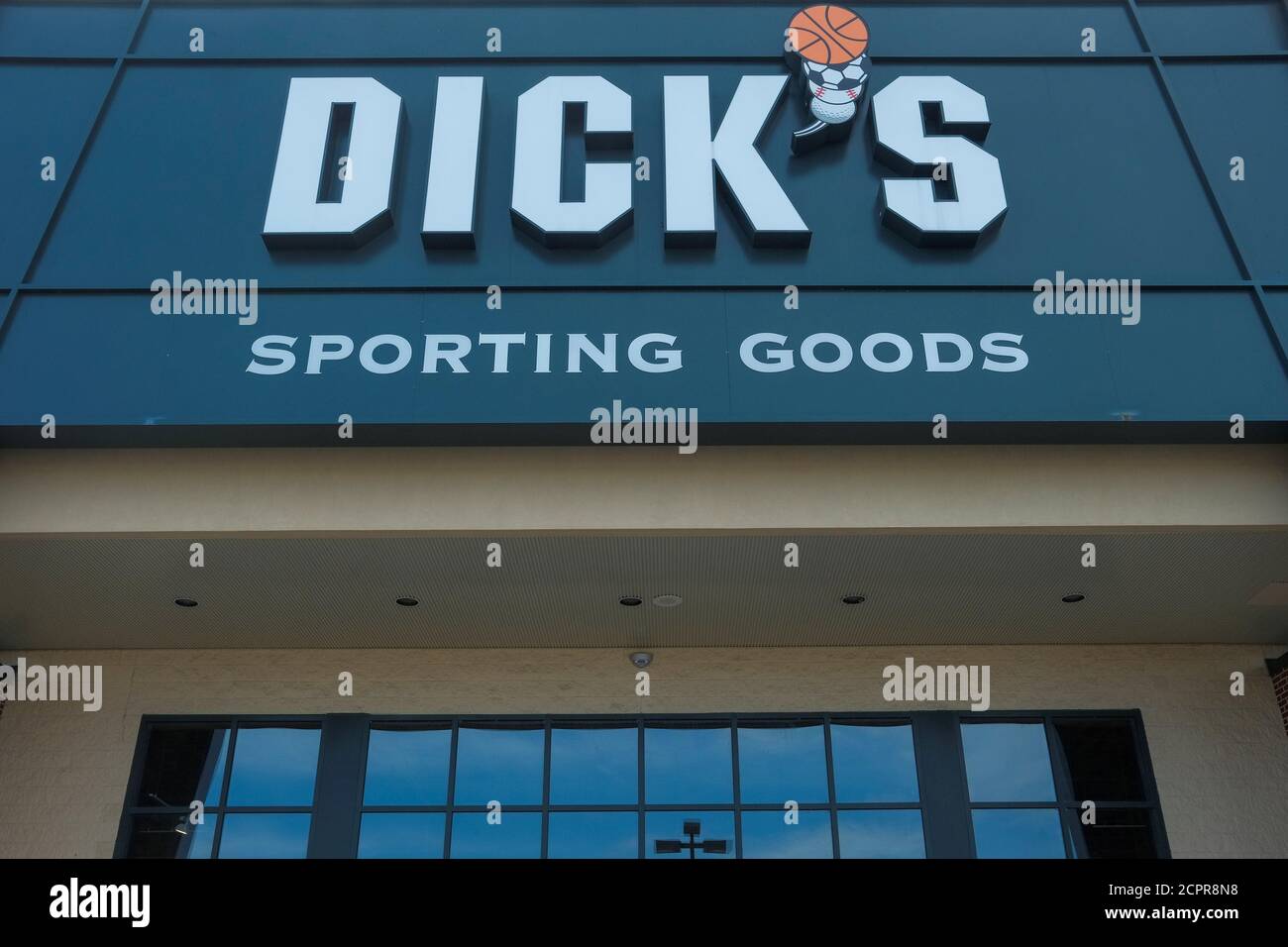 Dick's sporting goods and guns High Resolution Stock Photography and