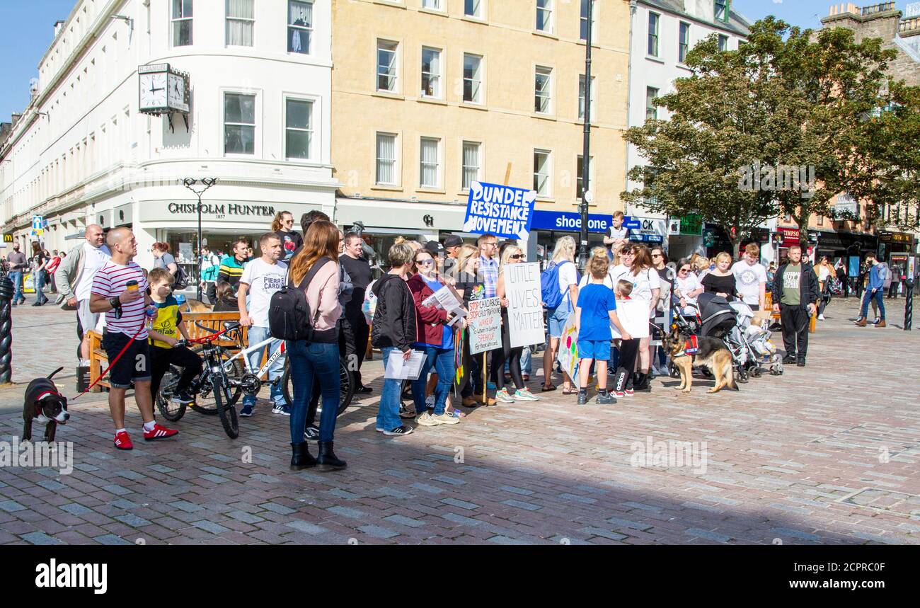 Dundee, Tayside, Scotland, UK. 19th Sep, 2020. UK Weather: Warm and sunny weather across North East Scotland with temperatures reaching 18°C. The Dundee Resistance Movement represented by Moira Brown is made up of activists in all of Scotland to protest violations against humanity are gathered together in the city centre during the Covid-19 lockdown. Credit: Dundee Photographics/Alamy Live News Stock Photo